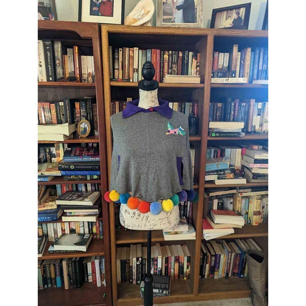 LOUIE Louis grey multicolored pom pom bird embroidered collared poncho wool x - Picture 9 of 12